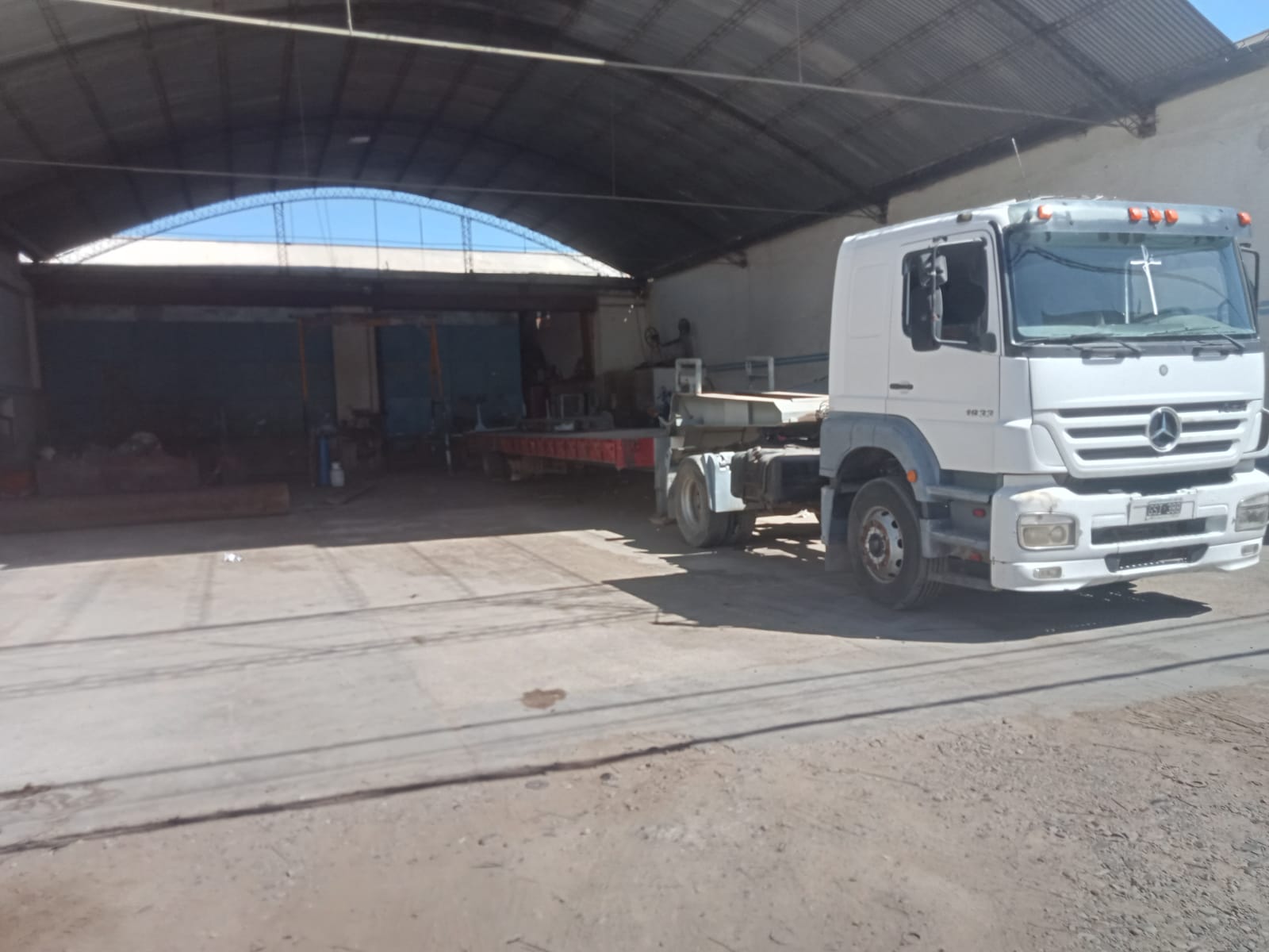 Camión Mercedes Benz Axor en el taller